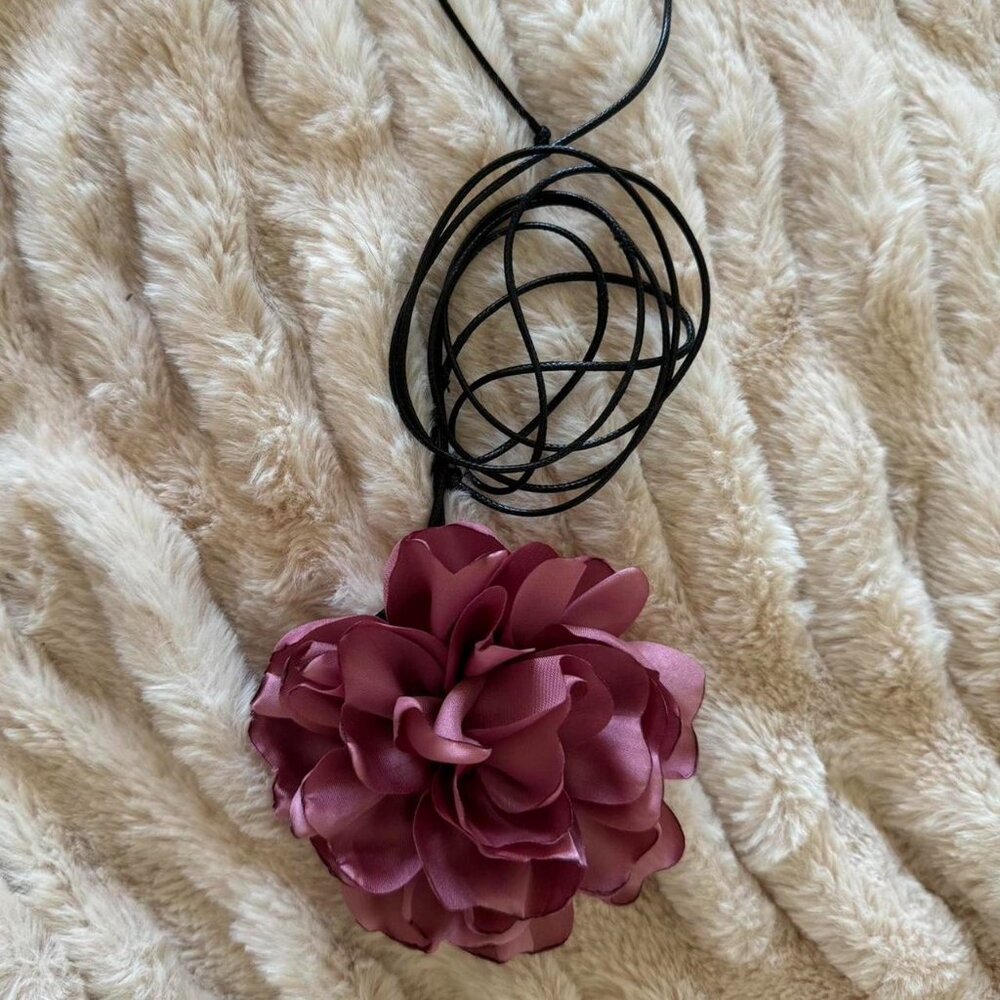 ROSA FLOWER NECKLACE IN PINK & BLACK - REVOLVE